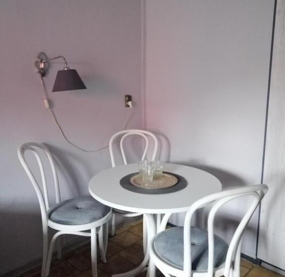 اتاق استاندارد سه نفره, Zajazd Pod Różą