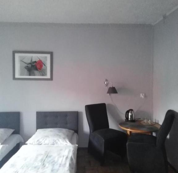 اتاق استاندارد سه نفره, Zajazd Pod Różą