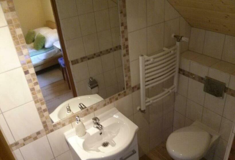 标准间, Zbójna Debra