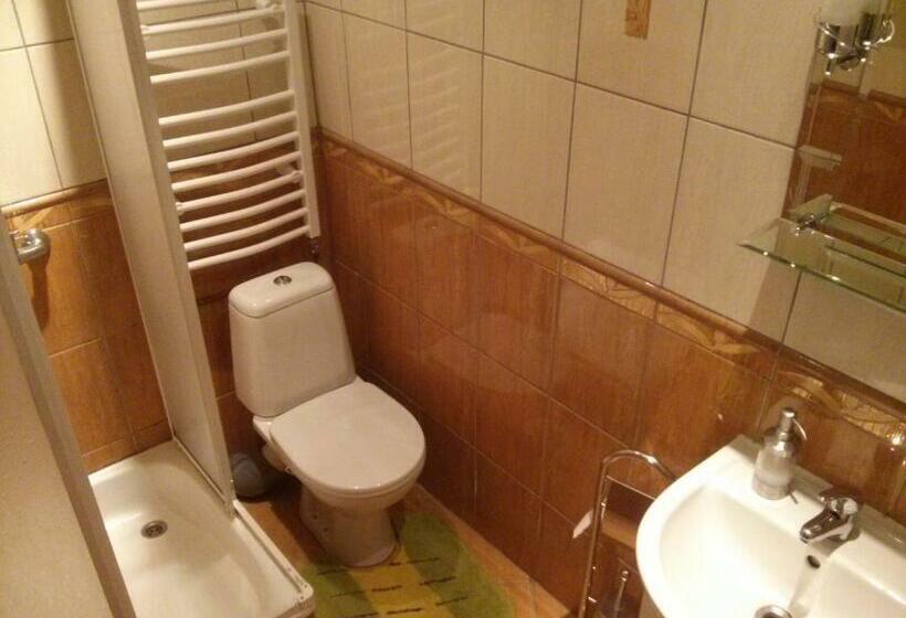 标准三人间, Zbójna Debra