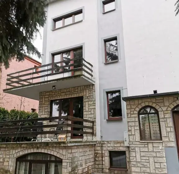 Vuode Makuusalissa, For Rest Hostel