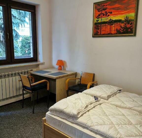 تختخواب در اتاق مشترک, For Rest Hostel