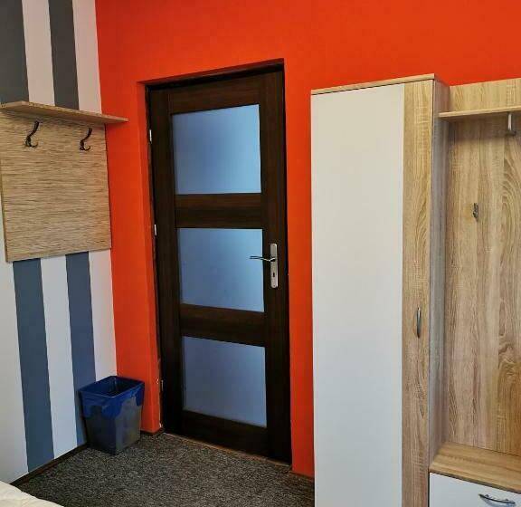 تختخواب در اتاق مشترک, For Rest Hostel