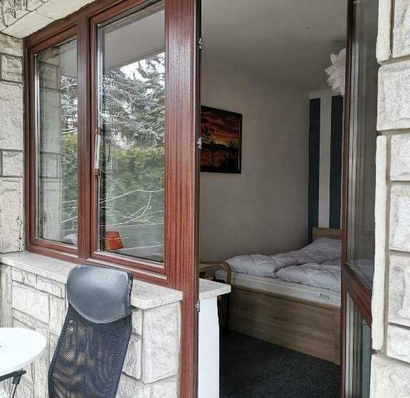 تختخواب در اتاق مشترک, For Rest Hostel