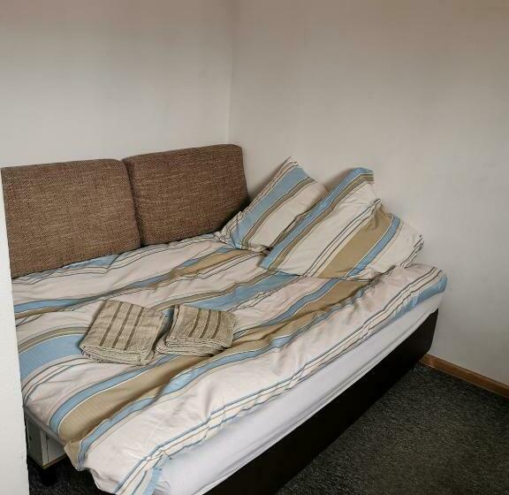 تختخواب در اتاق مشترک, For Rest Hostel