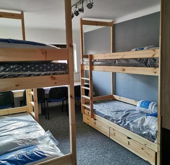 تختخواب در اتاق مشترک, For Rest Hostel