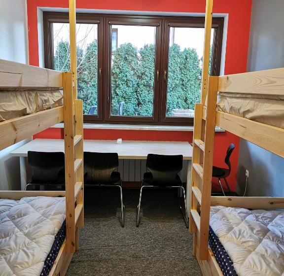 تختخواب در اتاق مشترک, For Rest Hostel