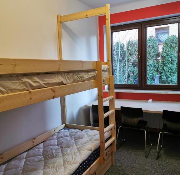 تختخواب در اتاق مشترک, For Rest Hostel