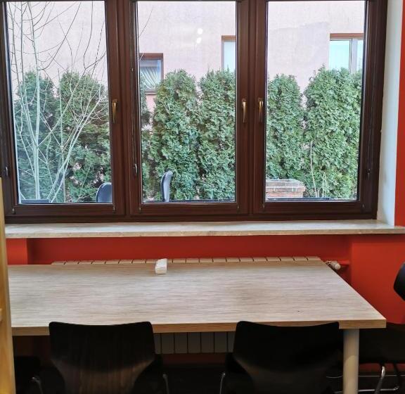 تختخواب در اتاق مشترک, For Rest Hostel