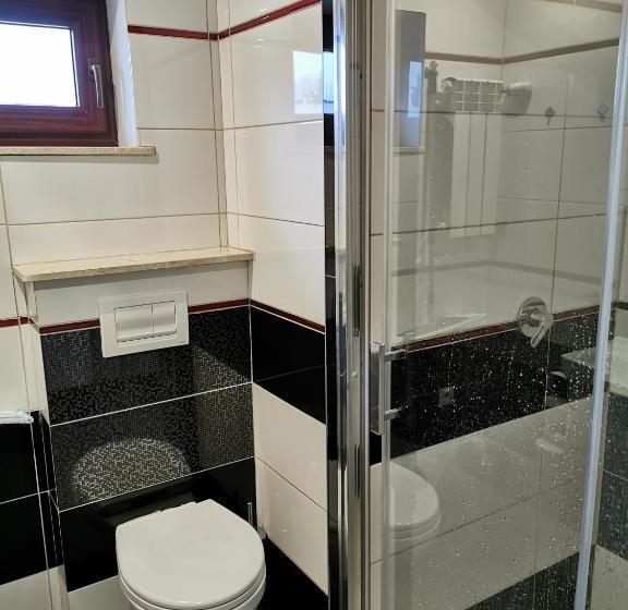 تختخواب در اتاق مشترک, For Rest Hostel