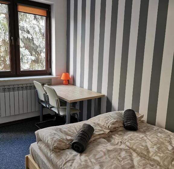 اتاق لوکس با بالکن, For Rest Hostel