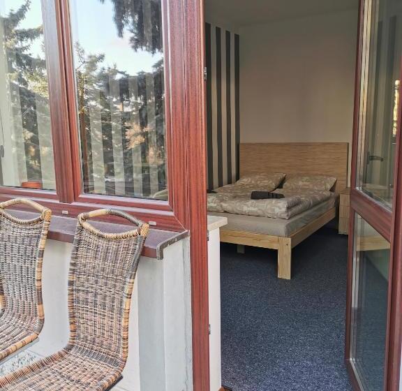 اتاق لوکس با بالکن, For Rest Hostel