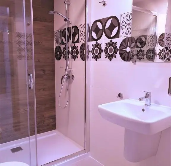 اتاق اکونومی, Hostel Annamarie