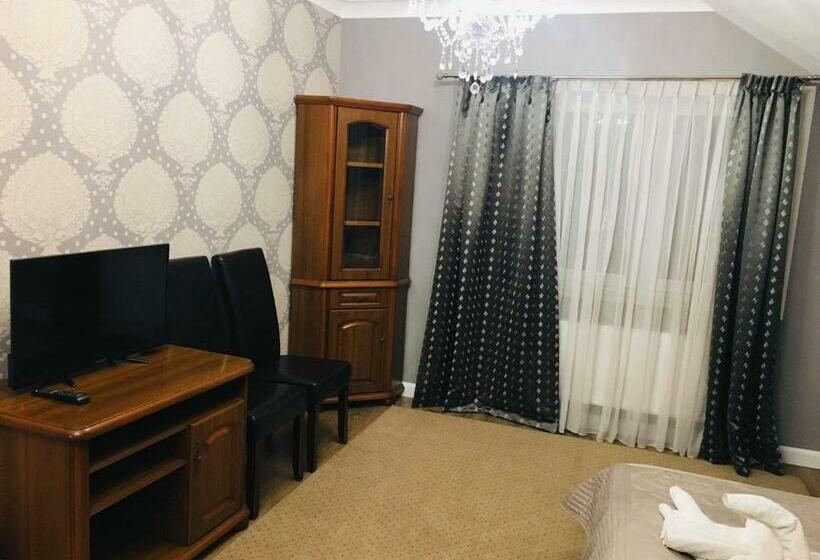 プレミアム４ベッドルーム, Hostel Lagoya Z Restauracją