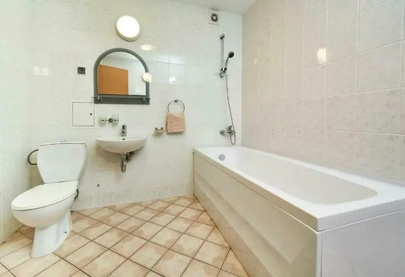 Perhesviitti, Hostel Relaks