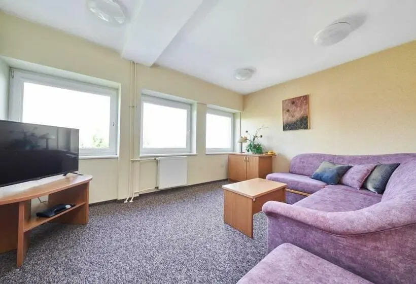 Perhesviitti, Hostel Relaks