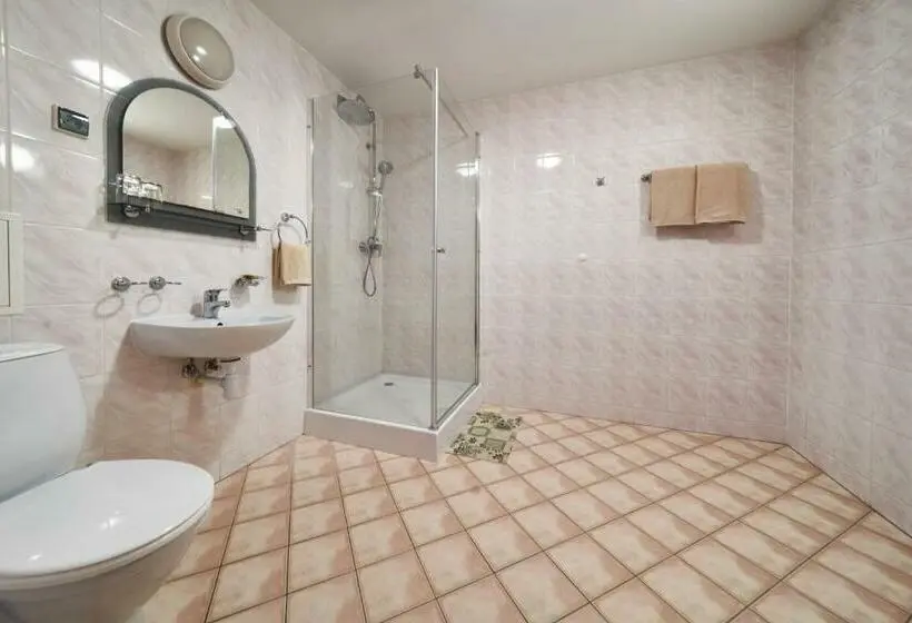 Perhesviitti, Hostel Relaks