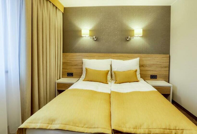 غرفة ديلوكس, Antek