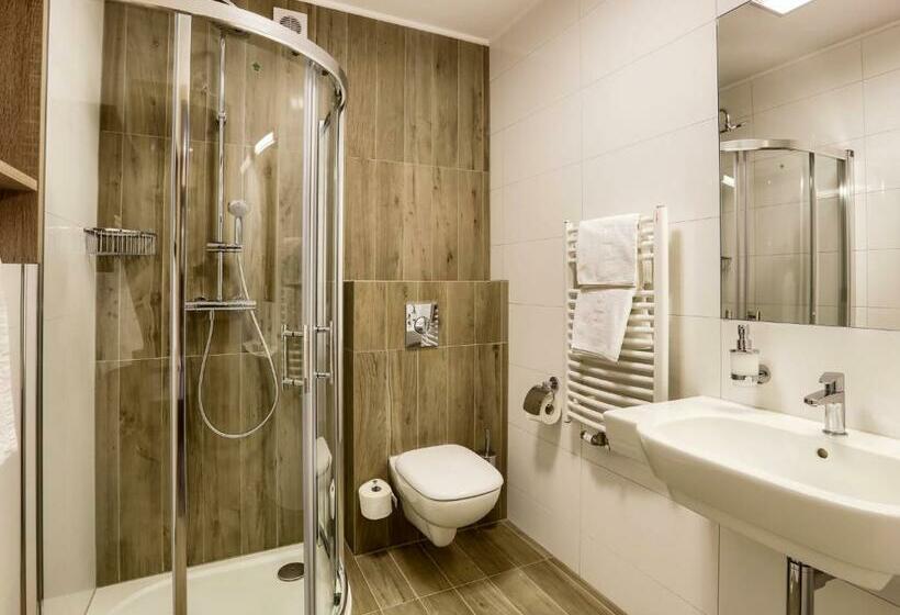 غرفة ديلوكس, Antek