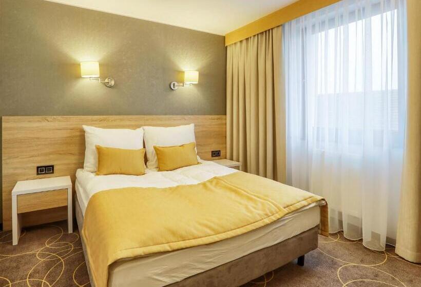 غرفة ديلوكس, Antek