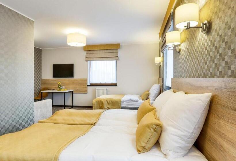 غرفة عائلية, Antek