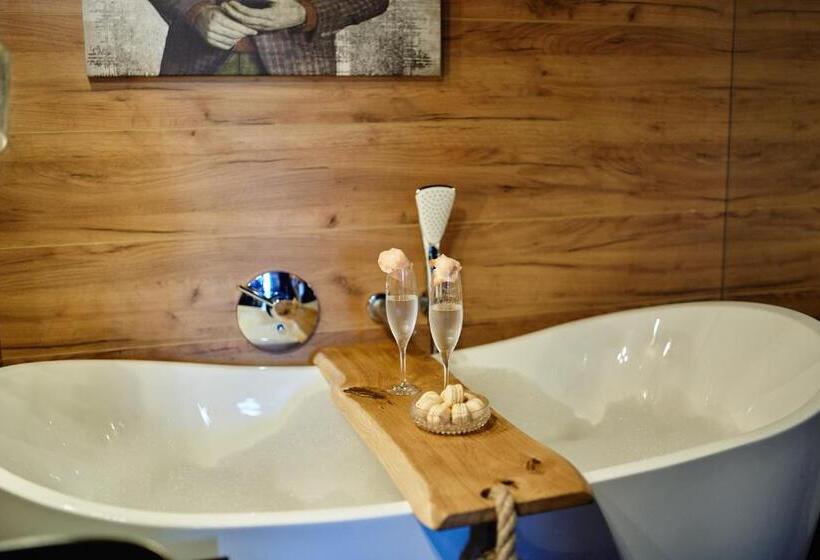 كوخ قياسي, Bacówka Radawa & Spa