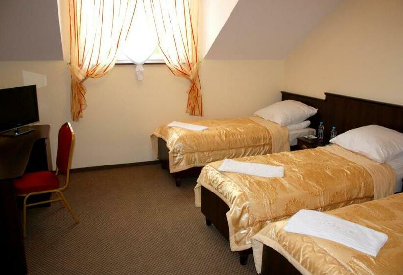 غرفة قياسية ثلاثية, Korona Palace