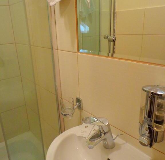 غرفة كومفورت, Korona Palace