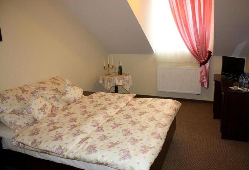 غرفة كومفورت, Korona Palace