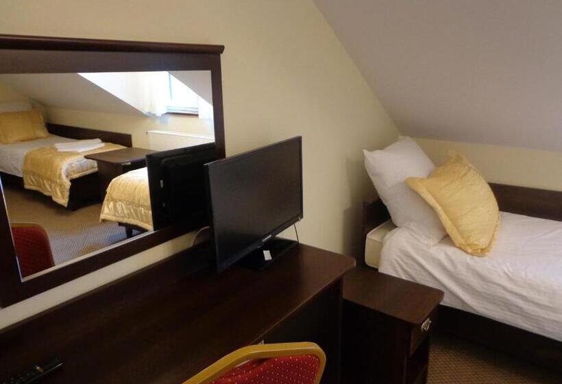 غرفة قياسية, Korona Palace