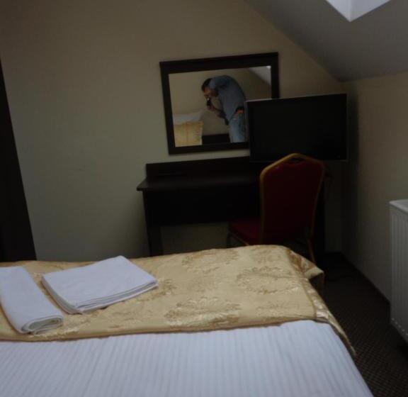 غرفة قياسية فردية, Korona Palace