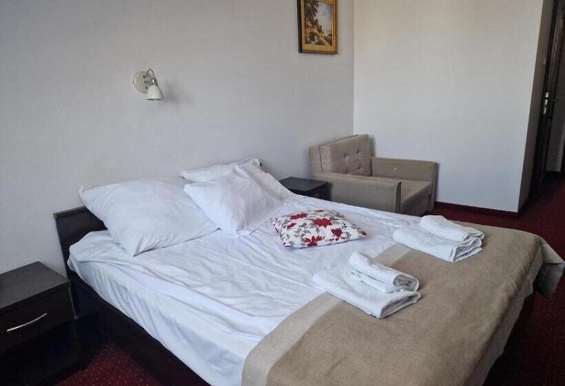 غرفة كومفورت, Korona Palace