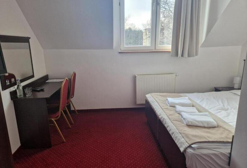 غرفة قياسية فردية, Korona Palace