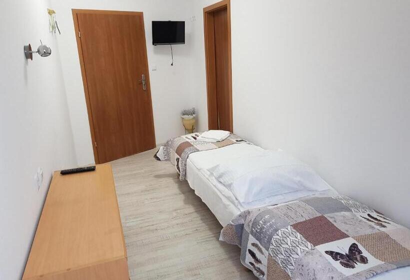 اتاق استاندارد چهارنفره با بالکن, Gościniec Słoneczny