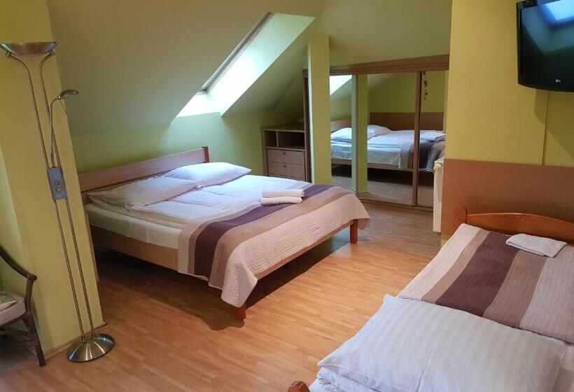 اتاق استاندارد چهارنفره با بالکن, Gościniec Słoneczny