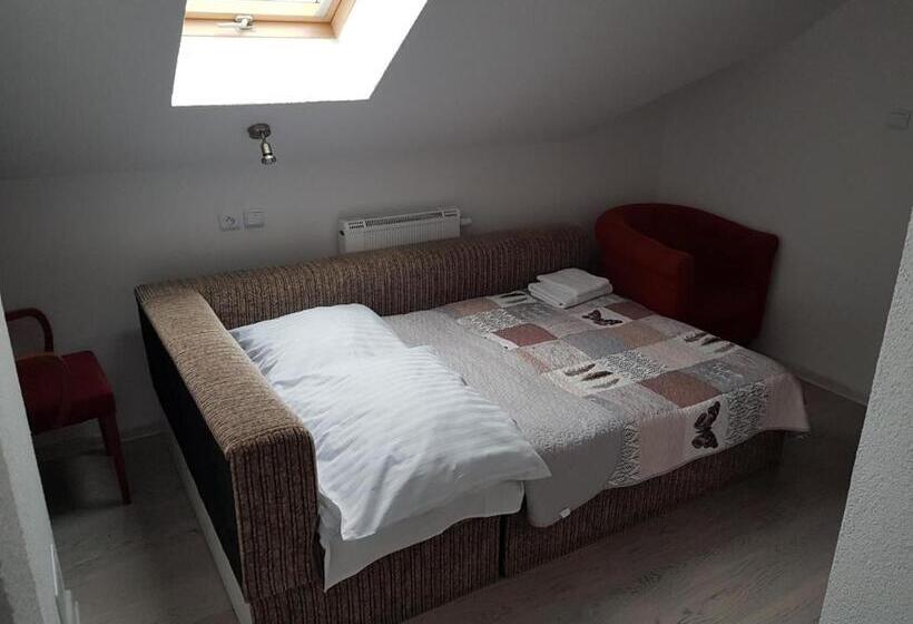 اتاق استاندارد چهارنفره با بالکن, Gościniec Słoneczny