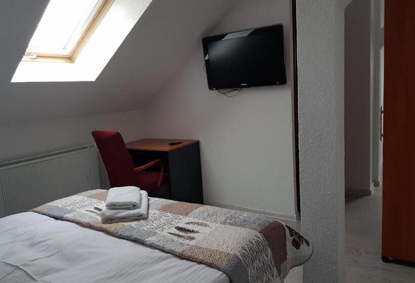 اتاق استاندارد چهارنفره با بالکن, Gościniec Słoneczny