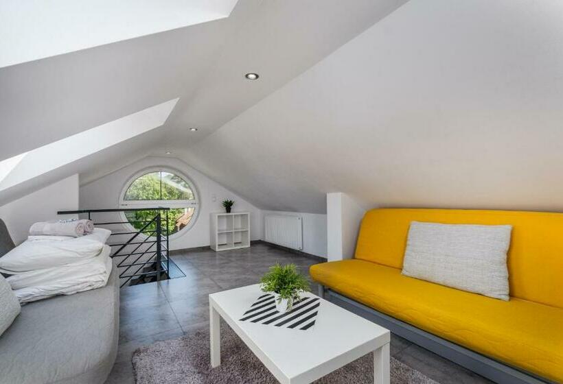 ドゥプレックスルーム, La Perla