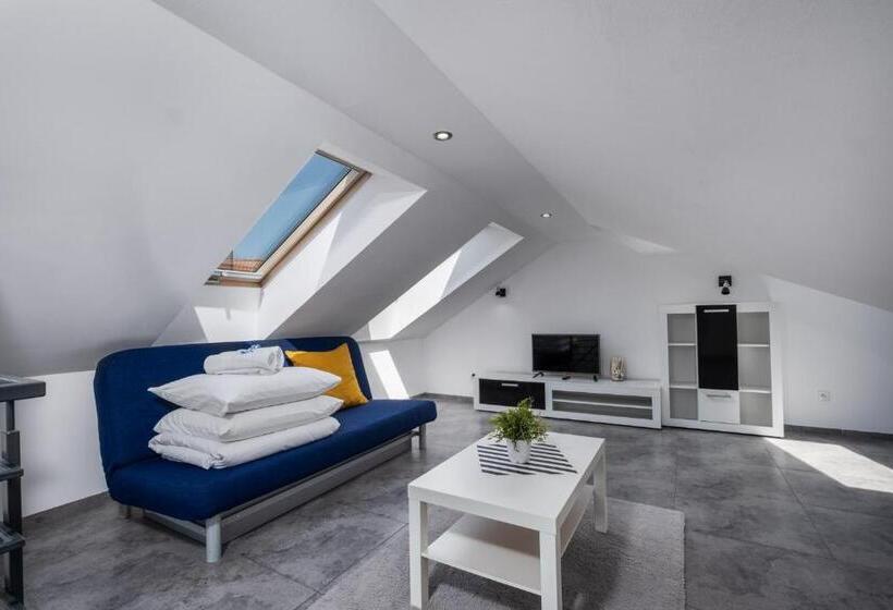 ドゥプレックスルーム, La Perla