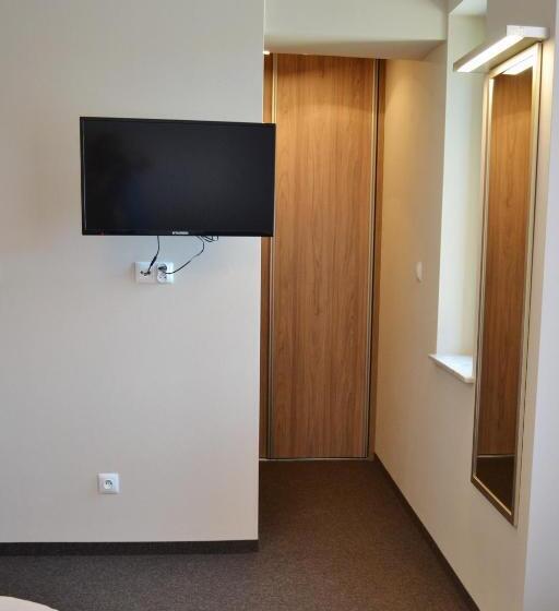 اتاق استاندارد سه نفره, Parkowa 3