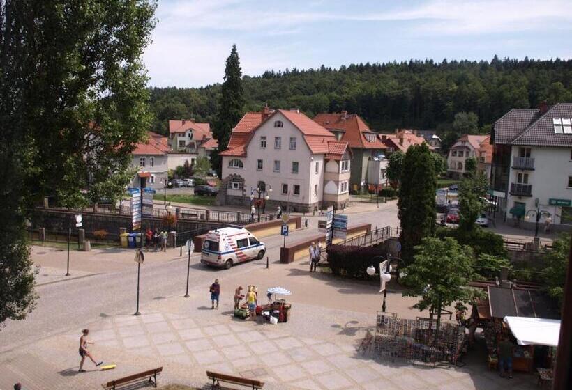 اتاق استاندارد سه نفره, Parkowa 3