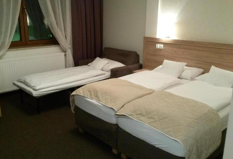 اتاق استاندارد سه نفره, Parkowa 3