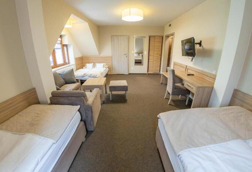 اتاق خانوادگی, Parkowa 3