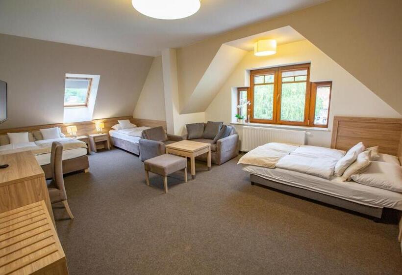 اتاق خانوادگی, Parkowa 3