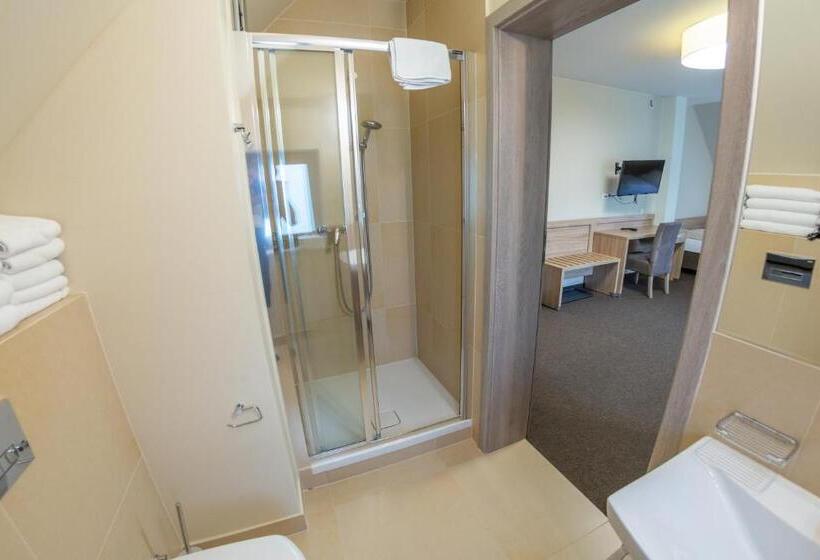 اتاق خانوادگی, Parkowa 3