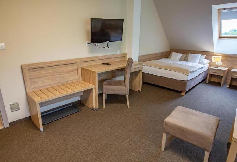 اتاق خانوادگی, Parkowa 3