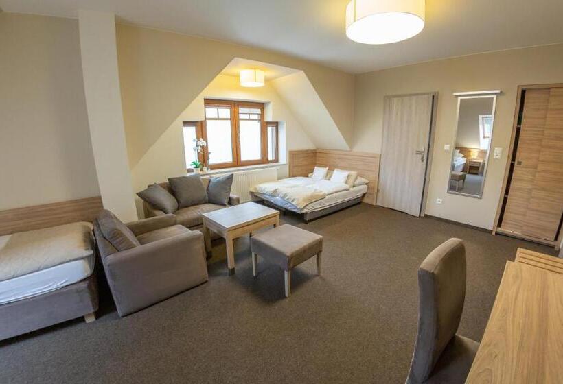 اتاق خانوادگی, Parkowa 3