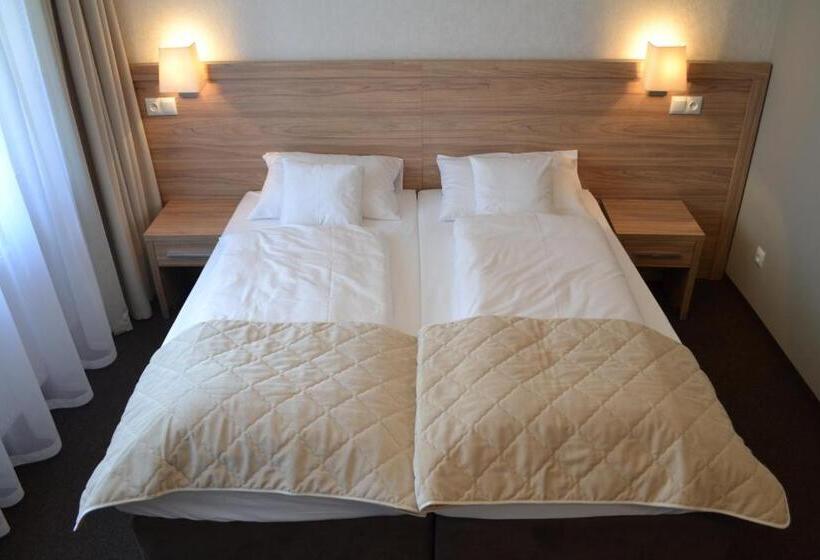 اتاق استاندارد, Parkowa 3