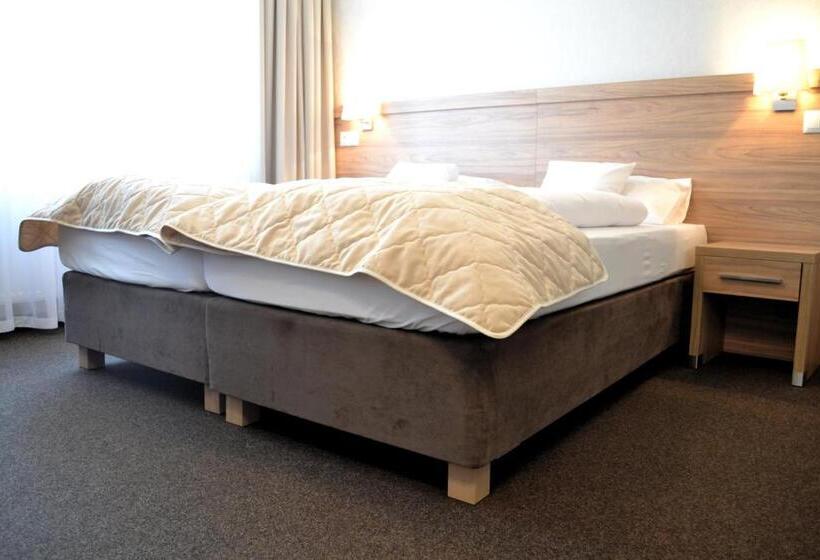 اتاق استاندارد, Parkowa 3