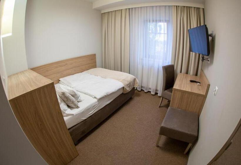 اتاق عادی, Parkowa 3